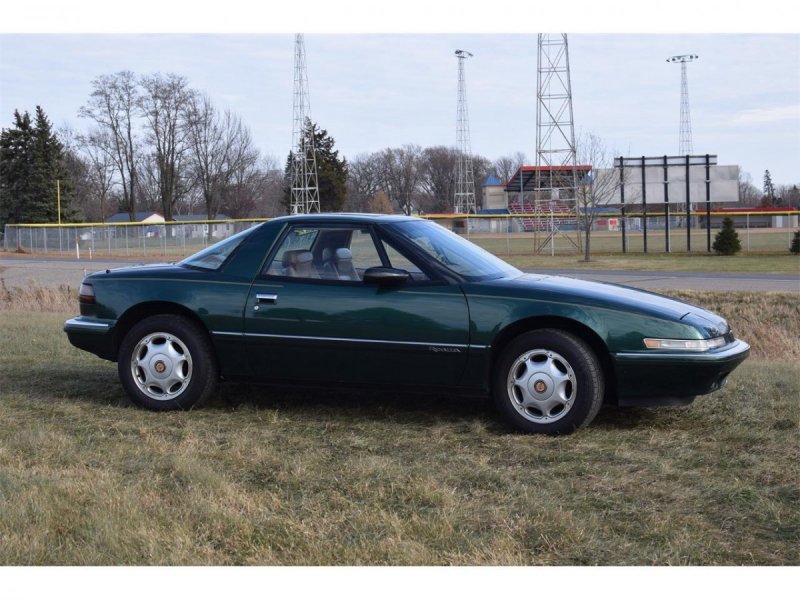18680031-1991-buick-reatta-std.thumb.jpg.222b6596672fbb49cebfee482c1d00a8.jpg
