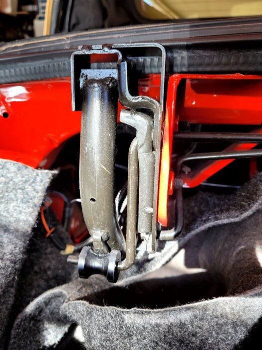 BUICK REATTA TONNEAU ADJUST DRVR SIDE 1.jpg