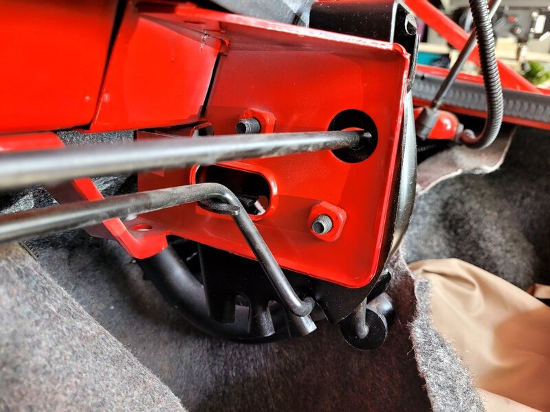 BUICK REATTA TONNEAU ADJUST PSNGR SIDE 2.jpg